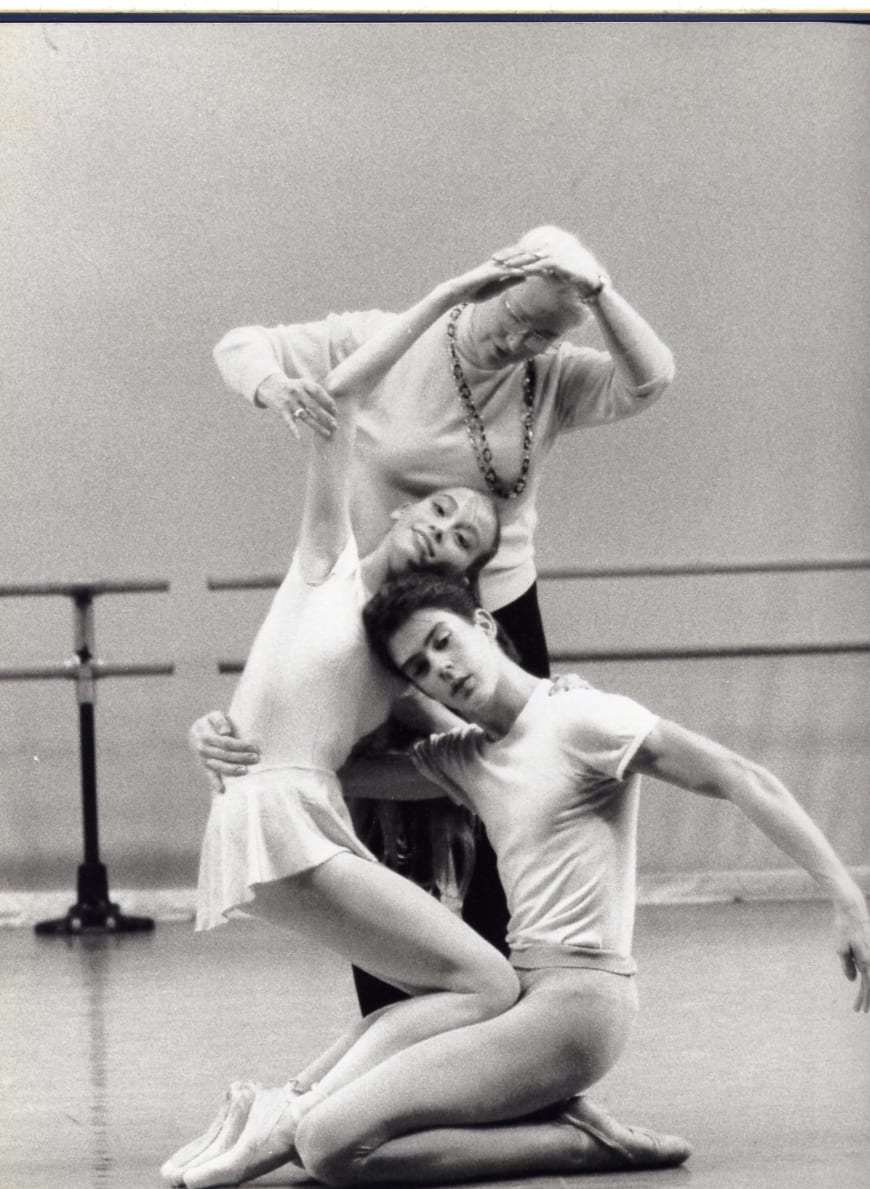 L’École de danse : En répétition de Daphnis et Chloé (George Skibine) avec Claude Bessy et Nicolas Paul, à l’École de danse 