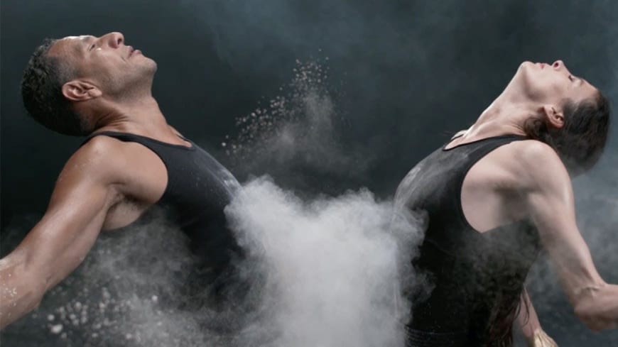 Avec l'acteur Roschdy Zem  dans le clip, La Boxeuse amoureuse, d'Arthur H