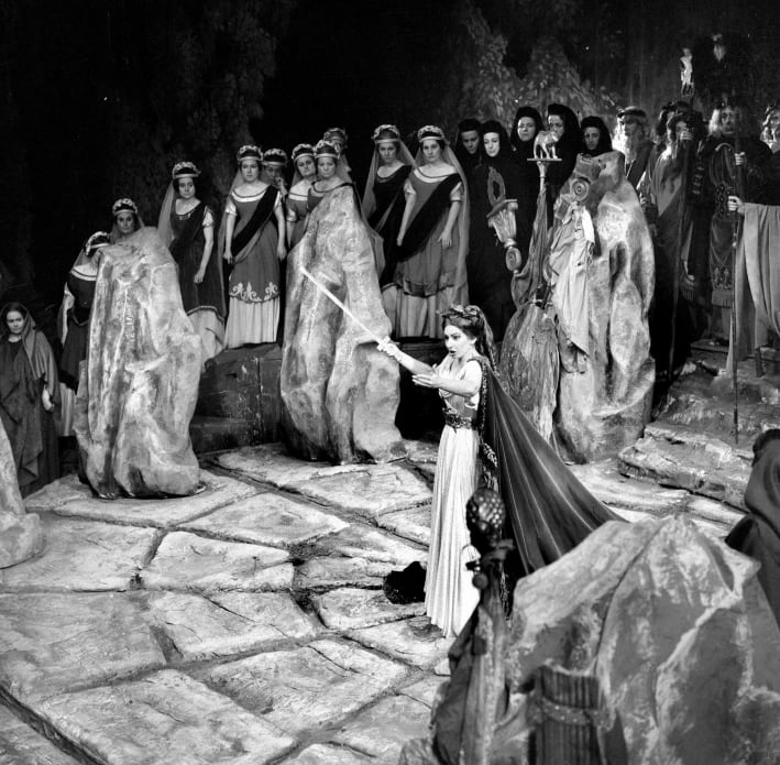 Maria Callas interprète Norma au Palais Garnier, 1964