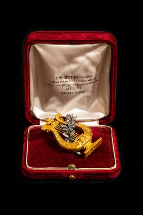 Broche en forme de lyre ayant appartenu à la cantatrice Gabrielle Krauss / Frédéric Boucheron, 1884 - Or et brillants