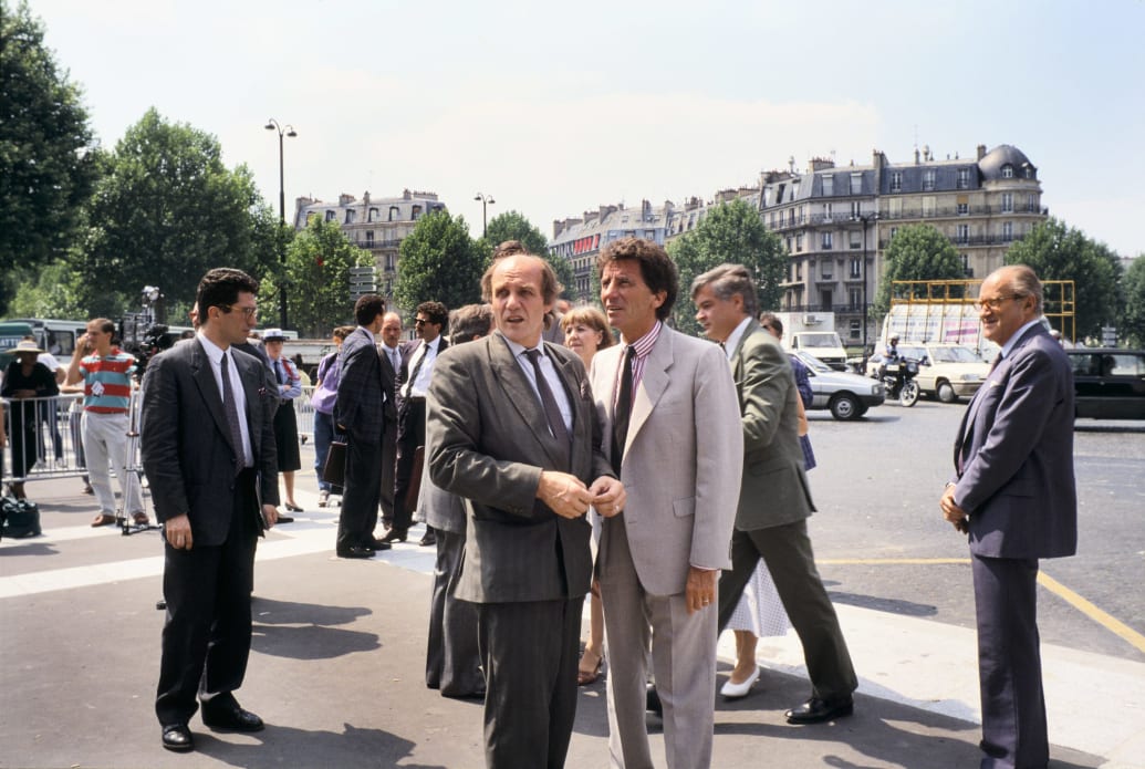 René Gonzalez, directeur de l’Opéra, Jack Lang ministre de la Culture ; derrière eux, Carlos Ott, architecte