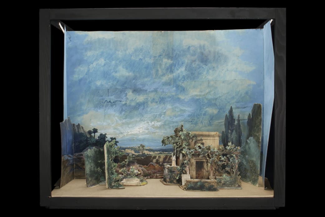 Maquette de décor en volume pour Samson et Dalila, acte II : «  La maison de Dalila dans la vallée de Soreck ». Par Eugène et Amable Gardy, 1892. BnF, Bibliothèque-musée de l'Opéra
