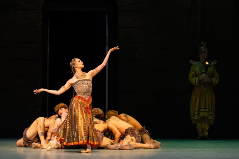 BAYADERE_260611_(c) YKellerman OnP_PG0079_ L Baulac