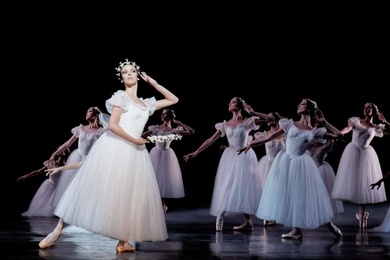 2122-078_GISELLE_Jules CORRALI Jean PERROT_Roxane Stojanov (Myrtha) (c) Agathe Poupeney OnP