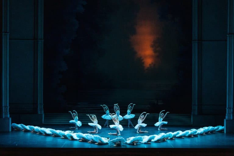 2223LAC_YKellerman_1208_G0969_LAC DES CYGNES_Rudolf Noureev_Corps de Ballet cast 1 (c) Yonathan Kellerman OnP