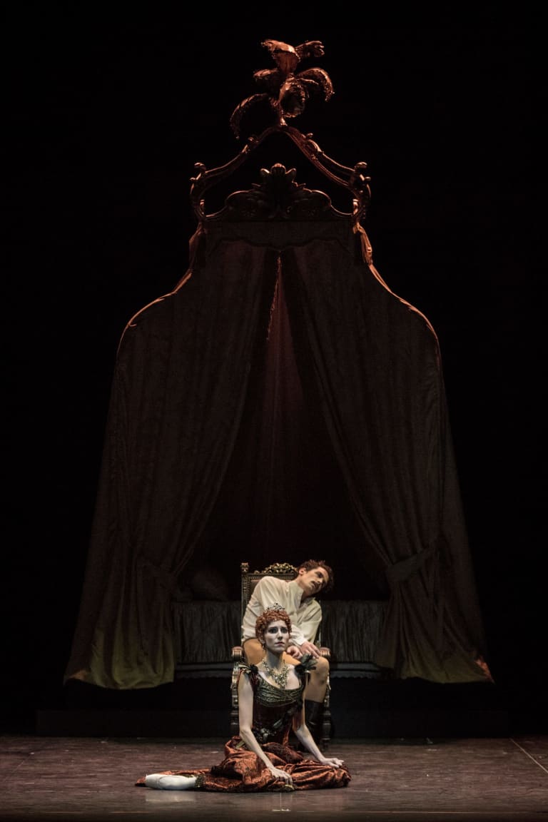 -1592_MAYERLING_Kenneth MacMillan_Héloïse Bourdon (Marie Larisch) Stéphane Bullion (Rodolphe) (c) ann ray OnP