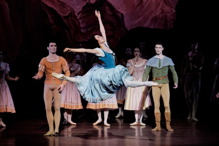 220706-Gis-352_GISELLE_CORALLI-PERROT_Sae Eun Park (Giselle) Paul Marque (Albrecht) Daniel Stokes (Hilarion) (c) Agathe Poupeney OnP