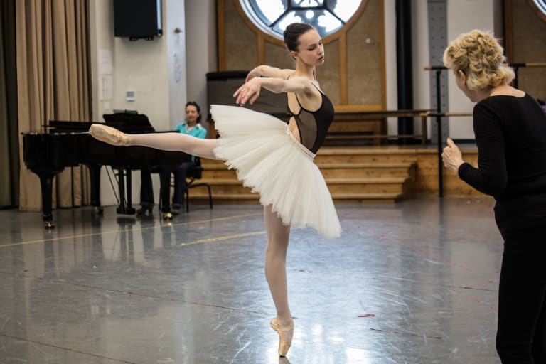 ann-ray-lacdescygnes-0271_LAC DES CYGNES_Bleuenn Battistoni_Claude de Vulpian (c) ann ray OnP