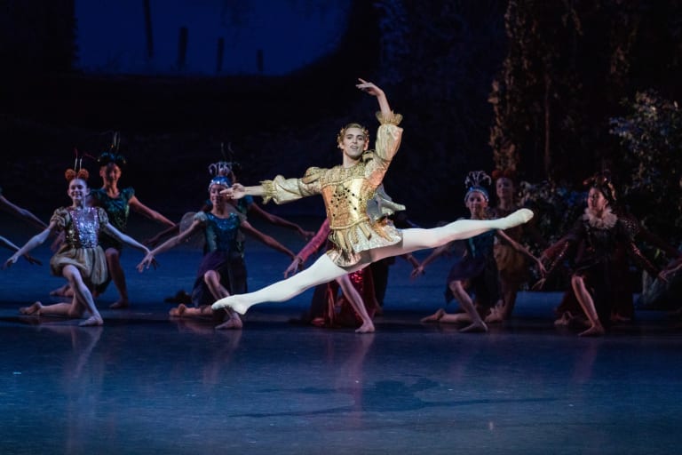 SONGE2122_0629_YKellerman_S0149_LE SONGE D'UNE NUIT D'ETE_GEORGE BALANCHINE_Marc Moreau (Obéron) (c) Yonathan Kellerman OnP