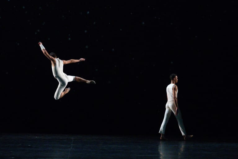 25112901-26BF_O ZLOZONYO COMPOSITE_Trisha Brown_Marc Moreau et Guillaume Diop © Benoîte FantonOnP