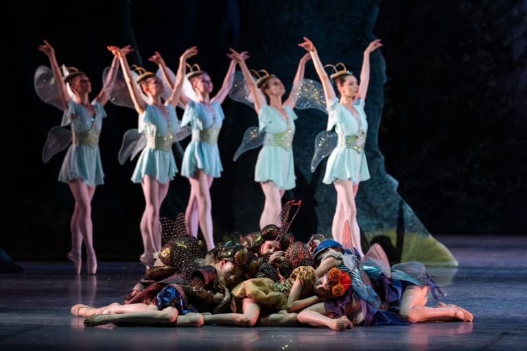 SONGE2122_0615_YKellerman_G0023_LE SONGE D'UNE NUIT D'ETE_GEORGE BALANCHINE_Les  Papillons et élèves de l'Ecole (c) Yonathan Kellerman OnP