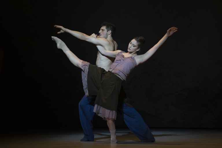 25112904-35BF_DRIFT WOOD _Imre et Marne Van Opstal_Clémence Gross et Mikaël Lafon © Benoîte FantonOnP