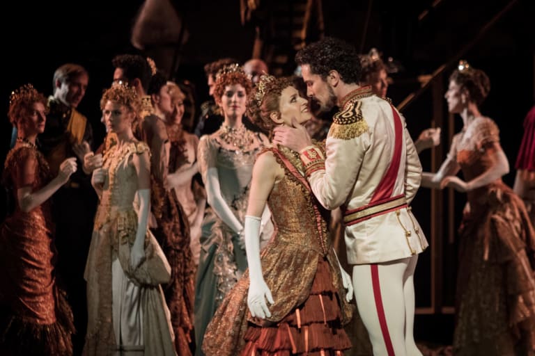 -1002_MAYERLING_Kenneth MacMillan_Aubane Philbert (Princesse Louise) Stéphane Bullion (Rodolphe) (c) ann ray OnP