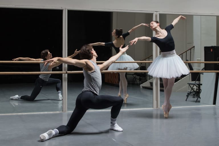 ann-ray-lacdescygnes-1879_LAC CYGNES_R Noureev_Hannah O'Neill Germain Louvet (c) ann ray OnP