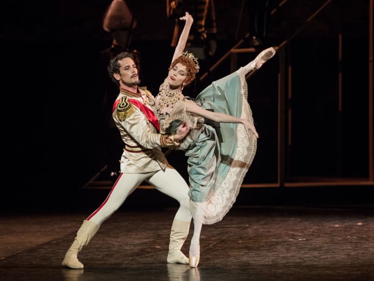 -1037_MAYERLING_Kenneth MacMillan_Héloïse Bourdon (Marie Larisch) Stéphane Bullion (Rodolphe) (c) ann ray OnP