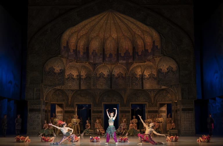 6_62Z9151_BAYADERE_NOUREEV_Aubane Philbert au centre_Sébastien Bertaud_Francesco Mura (c) Julien Benhamou OnP