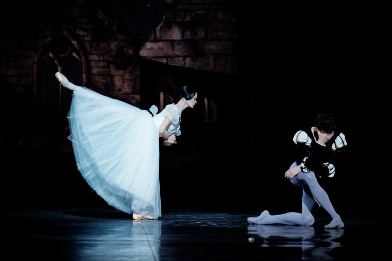 2122-086_GISELLE_Jean CORALLI Jules PERROT_ Alice Renavand (Giselle) M. Ganio (Albrecht) (c) Agathe Poupeney OnP