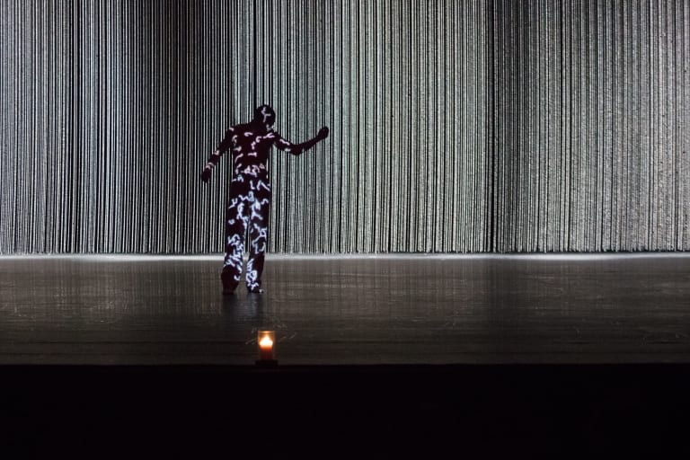 ann-ray-jiri-kylian-AP-1429_GODS AND DOGS_Loup Marcault-Derouard (c) ann ray OnP