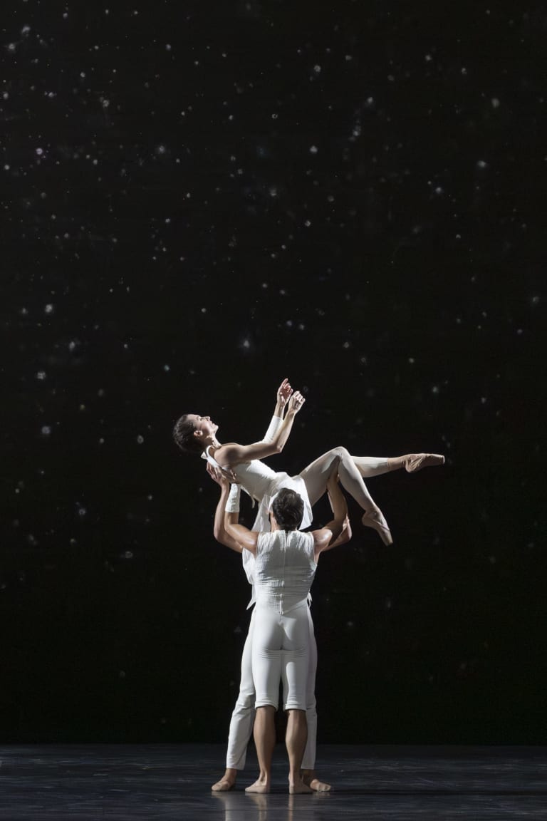 25112901-49BF__O ZLOZONYO COMPOSITE_Trisha Brown_Dorothée Gilbert, Marc Moreau et Guillaume Diop © Benoîte FantonOnP