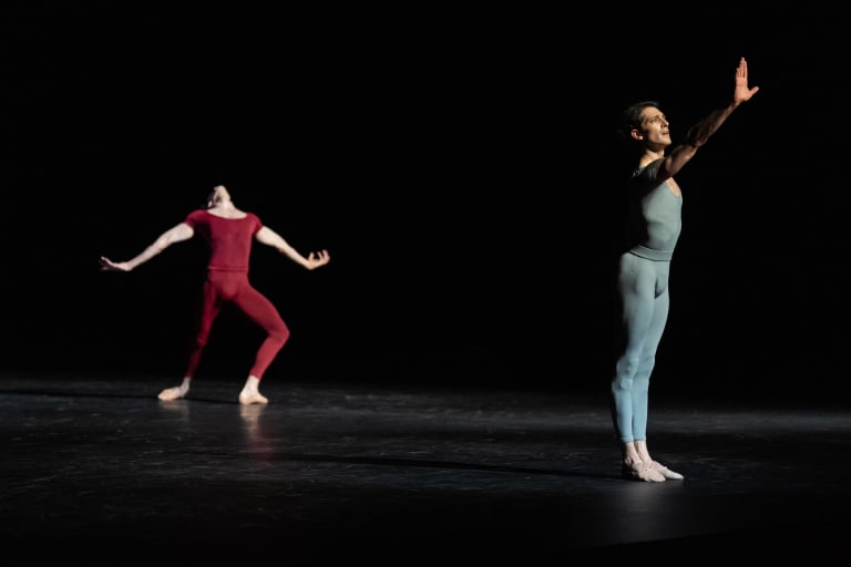 2223BEJART_0510_0337_CHANT COMPAGNON_Maurice Béjart_Mathieu Ganio Audric Bezard (c) Yonathan Kellerman OnP