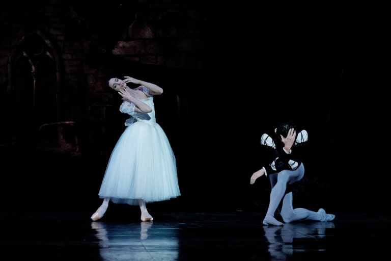 2122-197_GISELLE_Jean CORALLI Jules PERROT_D. Gilbert (Giselle) Hugo Marchand (Albrecht)(c) Agathe Poupeney OnP