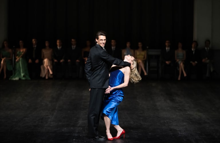 _DSC4596_KONTAKTHOF Une pièce de Pina Basuch_Charlotte Ranson Germain Louvet (c) Julien Benhamou OnP