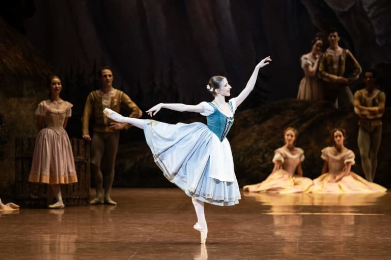 _Z9Z1861_GISELLE_Coralli Perrot_Inès McIntosh (c) Julien Benhamou OnP