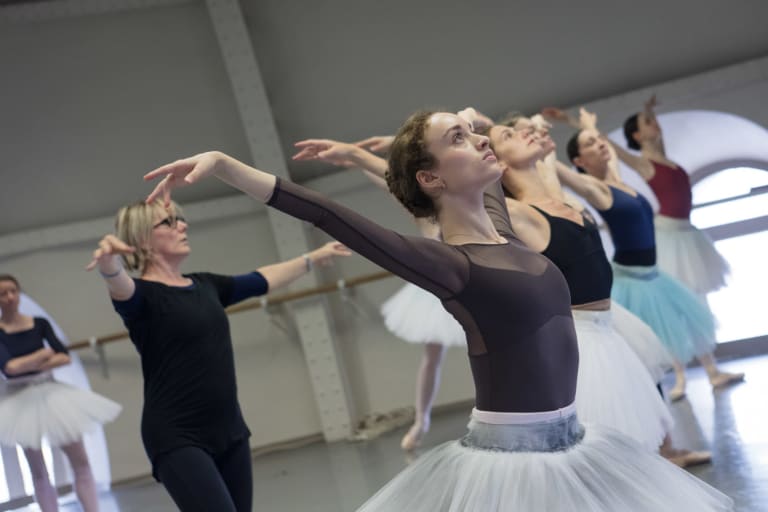 ann-ray-lacdescygnes-2285_LAC CYGNES_R Noureev_Hortense Mille-Maurin au 1er plan (c) ann ray OnP