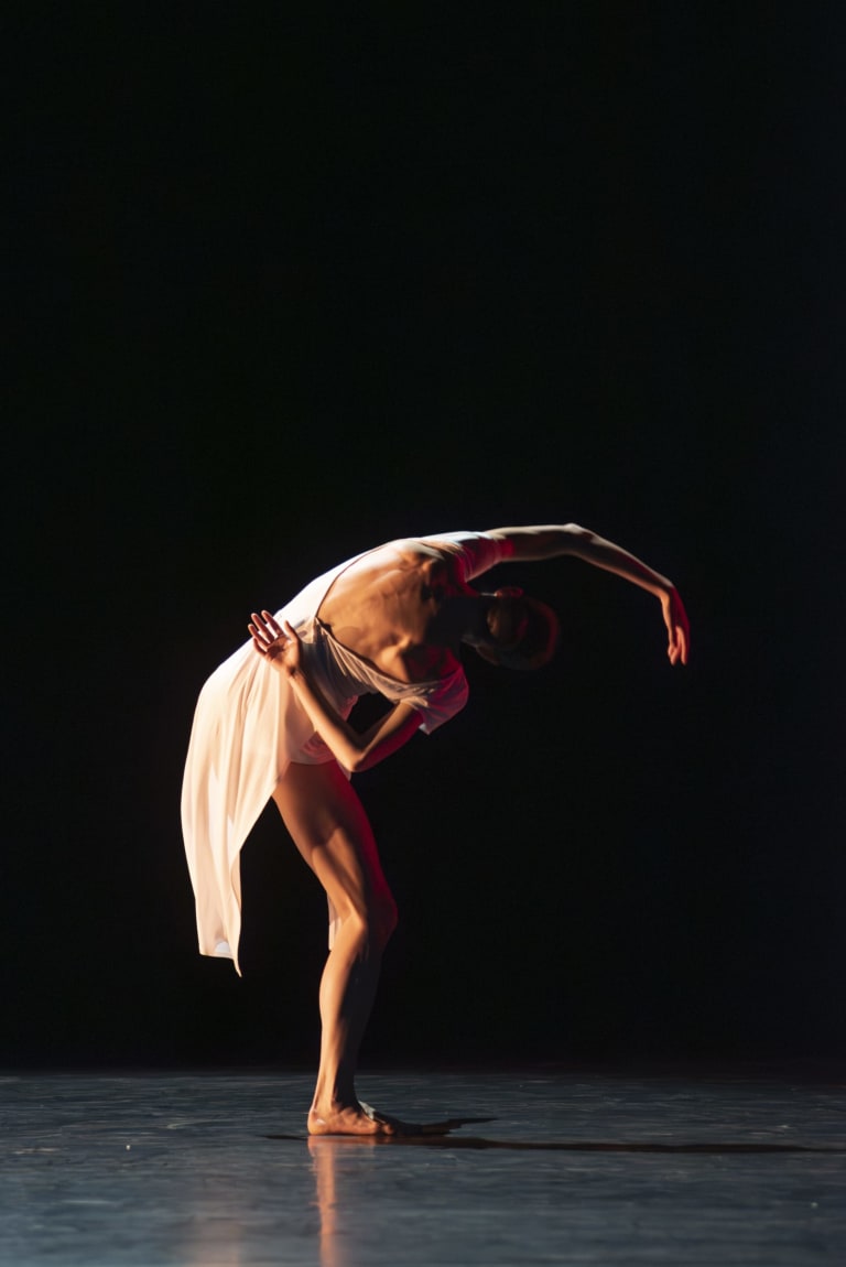25112902-08BF_IF YOU COULDN’T SEE ME_Trisha Brown_Hannah O’Neill © Benoîte FantonOnP