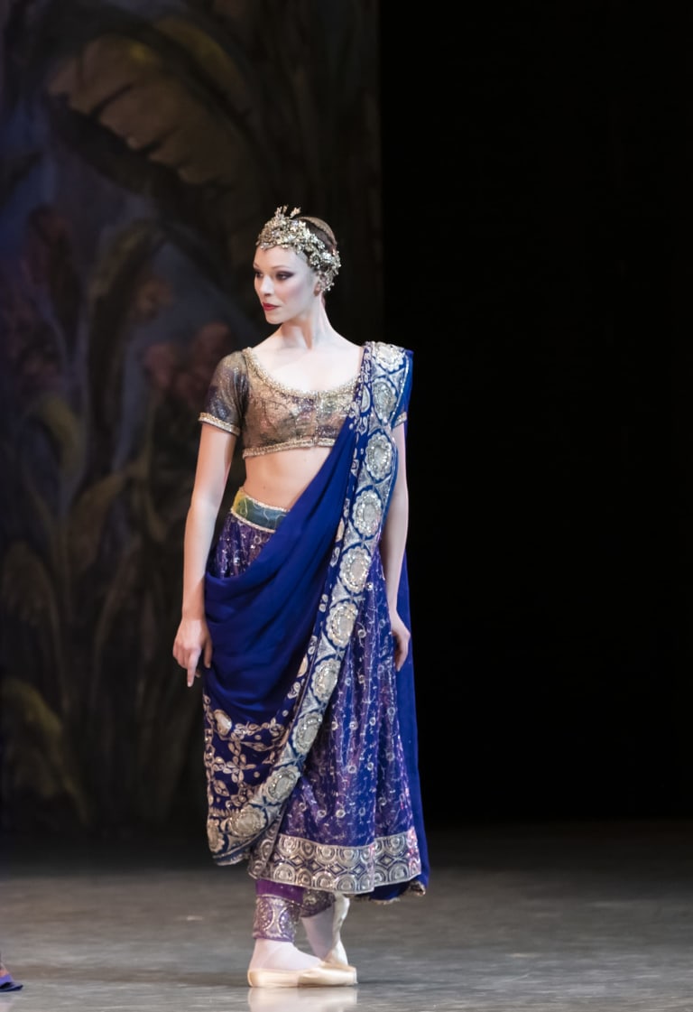7_DSC1924_BAYADERE_NOUREEV_ Roxane Stojanov (Gamzatti) (c) Julien Benhamou OnP