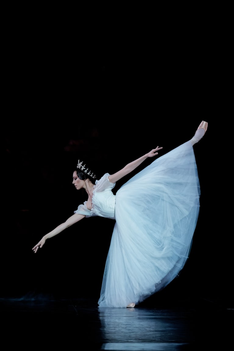 2122-040_GISELLE_Jules CORRALI Jean PERROT_Roxane Stojanov (Myrtha) (c) Agathe Poupeney OnP