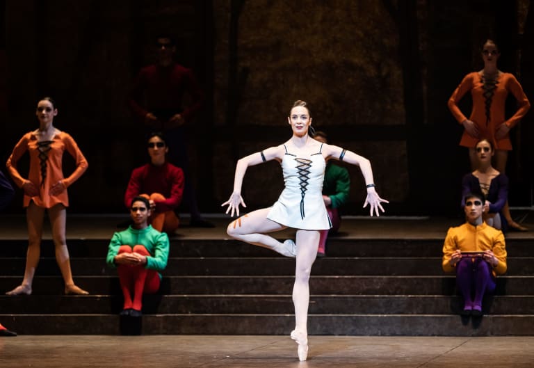 Amandine-Albisson-Esmeralda--NotreDamedeParis--c--Julien-Benhamou-OnP330