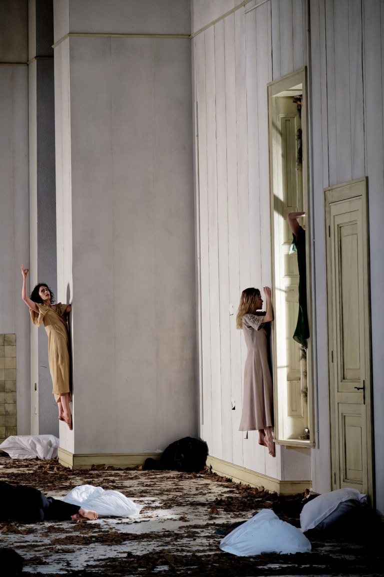 240620-BONP-BB-PG283_BARBE-BLEUE_Pina Bausch_Adèle Belem Amélie Joannides (c) Agathe Poupeney OnP