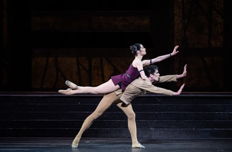 Amandine-Albisson-Esmeralda--Stephane-Bullion-Quasimodo--NotreDamedeParis_--c--Julien-Benhamou-OnP1484