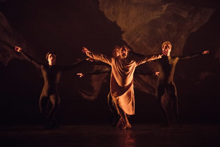 ann ray-2023-dante-onp-0085_THE DANTE PROJECT_Wayne McGregor_Irek Mukhamedov (au centre) (c) ann ray OnP