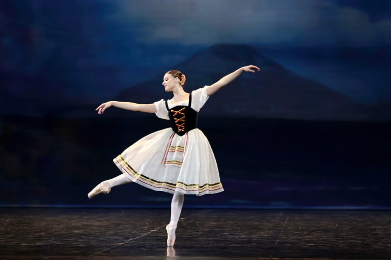 Fête des Fleurs à Genzano (August Bournonville), Ecole de Danse de l'Opéra de Paris © Svetlana Loboff OnP--365