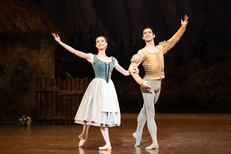 _Z9Z5509_GISELLE_Coralli Perrot_Bleuenn Battistoni Marc Moreau (c) Julien Benhamou OnP