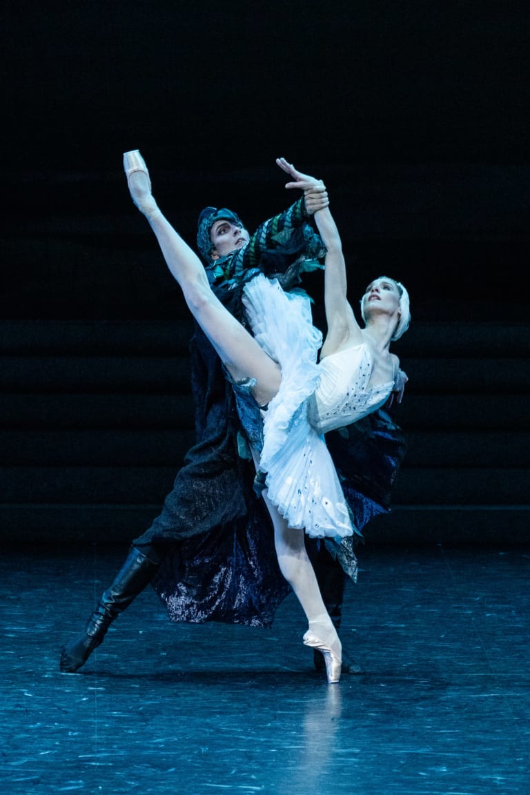 2223LAC_YKellerman_1208_G1051_LAC DES CYGNES_Rudolf Noureev_Valentine Colasante Jérémy-Loup Quer (c) Yonathan Kellerman OnP