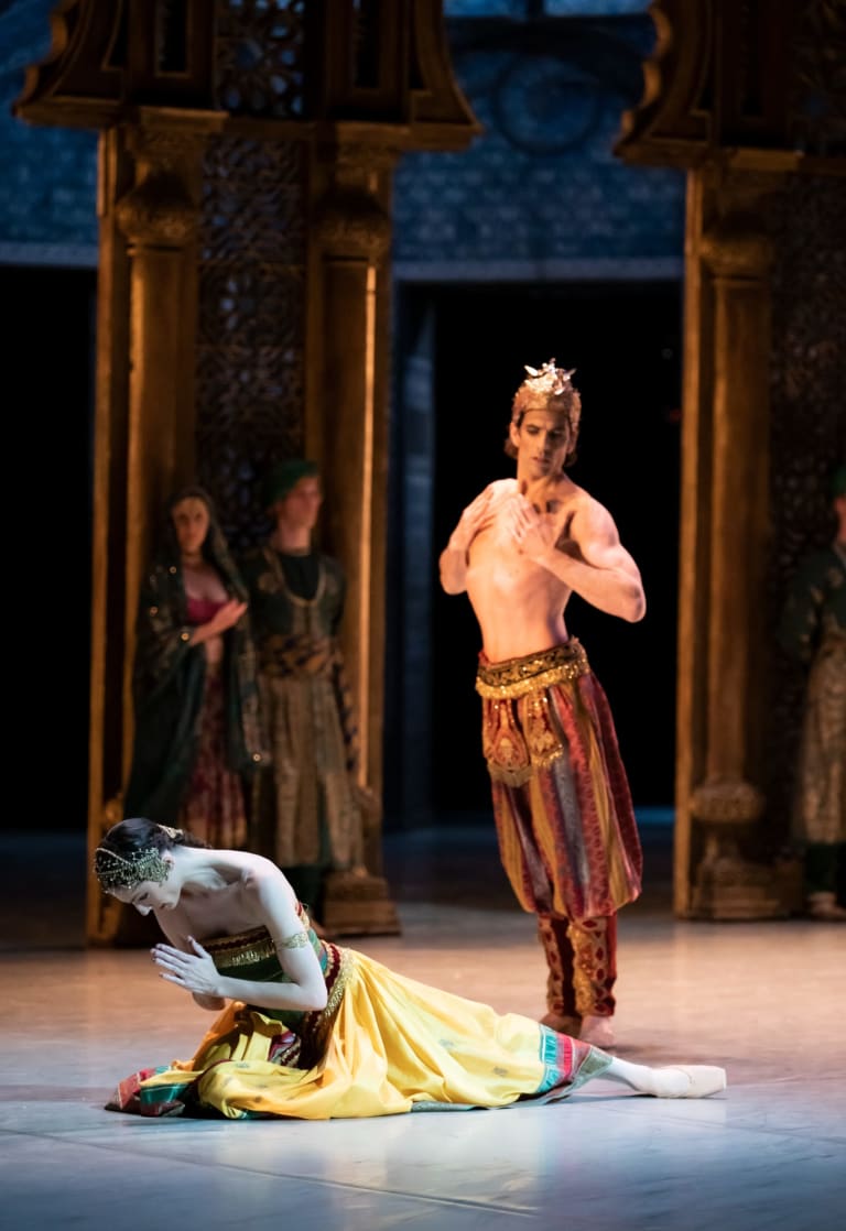 4_DSC5501_BAYADERE_NOUREEV_Dorothée Gilbert (Nikiya) Audric Bezard (L'Esclave) (c) Julien Benhamou OnP