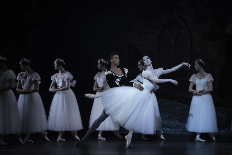 _Z9Z7169-2_GISELLE_Coralli Perrot_Sae Eun Park Guilaume Diop (c) Julien Benhamou OnP