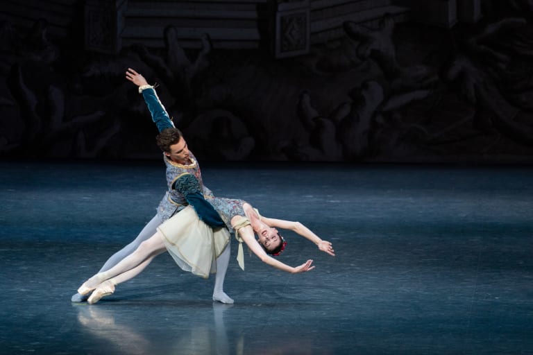 SONGE2122_0629_YKellerman_S0464_LE SONGE D'UNE NUIT D'ETE_GEORGE BALANCHINE_Laura Hecquet Thomas Docquir (Divertissement) (c) Yonathan Kellerman OnP