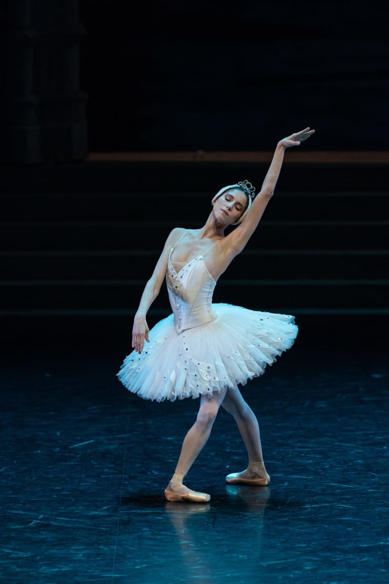 LAC2223_Ykellerman_1226_S0165_LAC DES CYGNES_Rudolf Noureev_ (Odette) (c) Yonathan Kellerman OnP