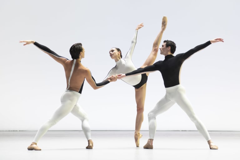 25112603-21BF_ANIMA ANIMUS_David Dawson_Germain Louvet, Bleuenn Battistoni, Paul Marque © Benoîte FantonOnP