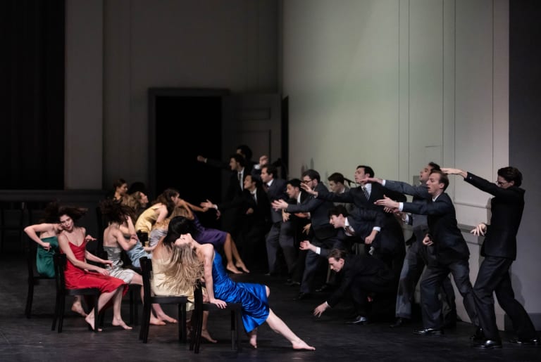 _DSC6829_KONTAKTHOF Une pièce de Pina Bausch_cast 1 (c) Julien Benhamou OnP