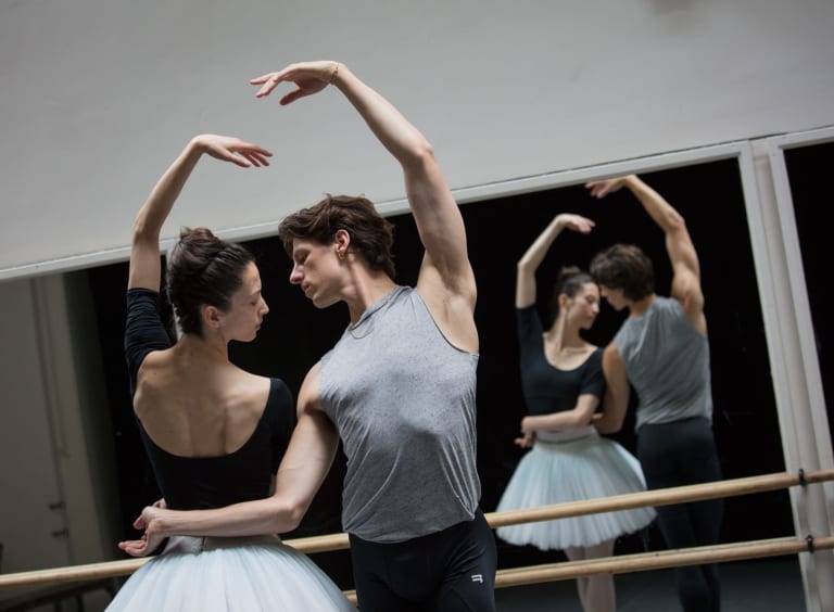 ann-ray-lacdescygnes-2024_LAC CYGNES_R Noureev_Hannah O'Neill Germain Louvet (c) ann ray OnP