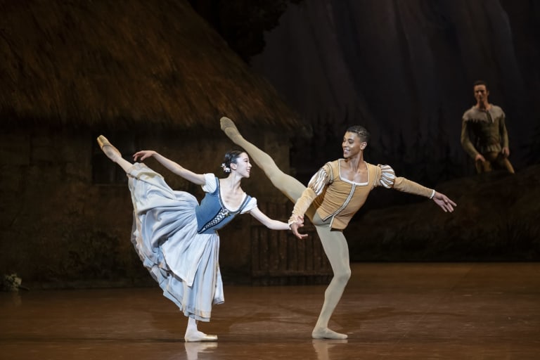 _Z9Z4666-2_GISELLE_Coralli Perrot_Sae Eun Park Guillaume Diop (c) Julien Benhamou OnP