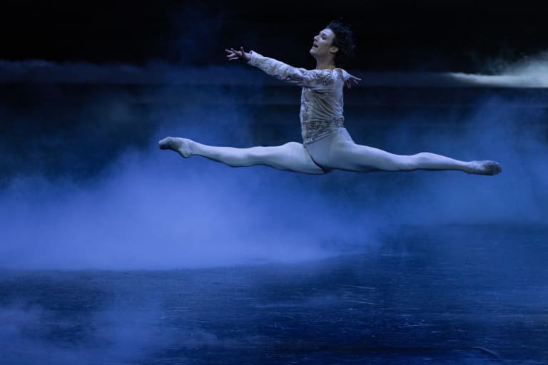 Lac-des-cygnes-ann-ray-5001_LAC DES CYGNES_ R Noureev_Hugo Marchand (c) Ann Ray OnP