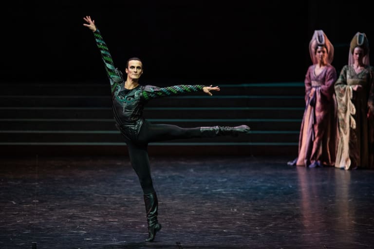 2223LAC_YKellerman_1208_G0763_LAC DES CYGNES_Rudolf Noureev_Jérémy-Loup Quer (c) Yonathan Kellerman OnP