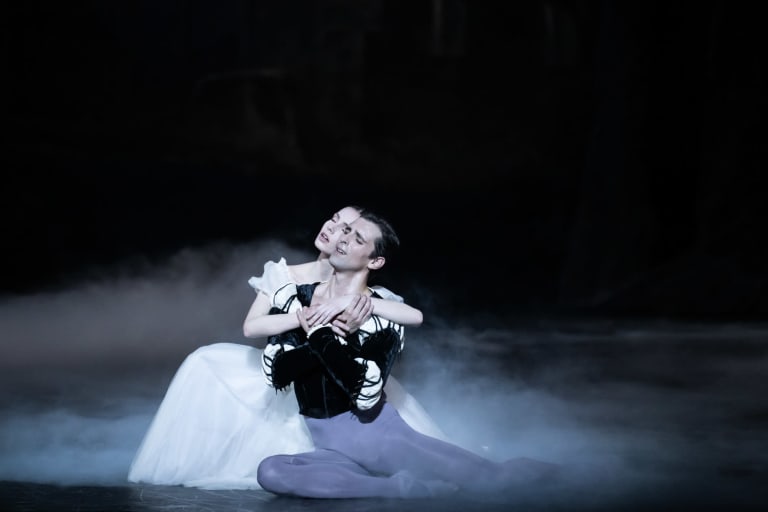 _Z9Z9510_GISELLE_Coralli Perrot_Bleuenn Battistoni Marc Moreau (c) Julien Benhamou OnP