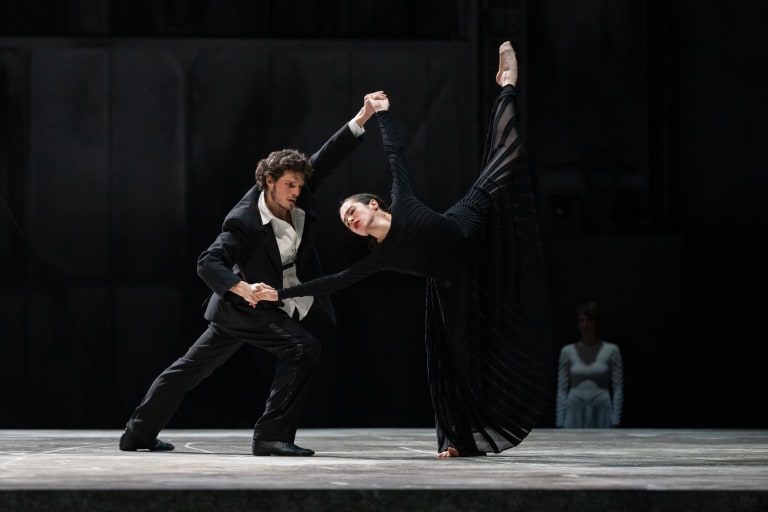 PIT2223_YKellerman_0316_GEN.1694_PIT_Bobbi Jene Smith Or Schraiber_Héloïse Jocqeuviel Mickaël Lafon (c) Yonathan Kellerman OnP